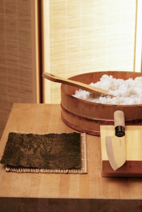 Sumeshi, nori et ustensiles pour sushi