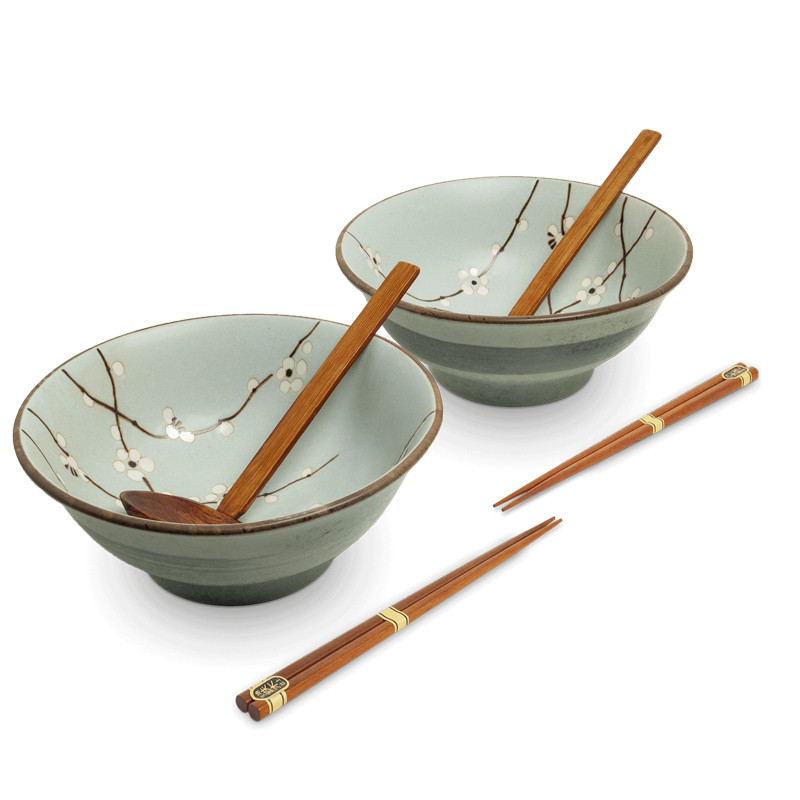 Vaisselle japonaise en ligne: baguettes en bois, bol à sauce