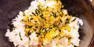 Furikake sur le riz