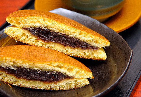 Dorayaki: Japanese pancake filled with anko